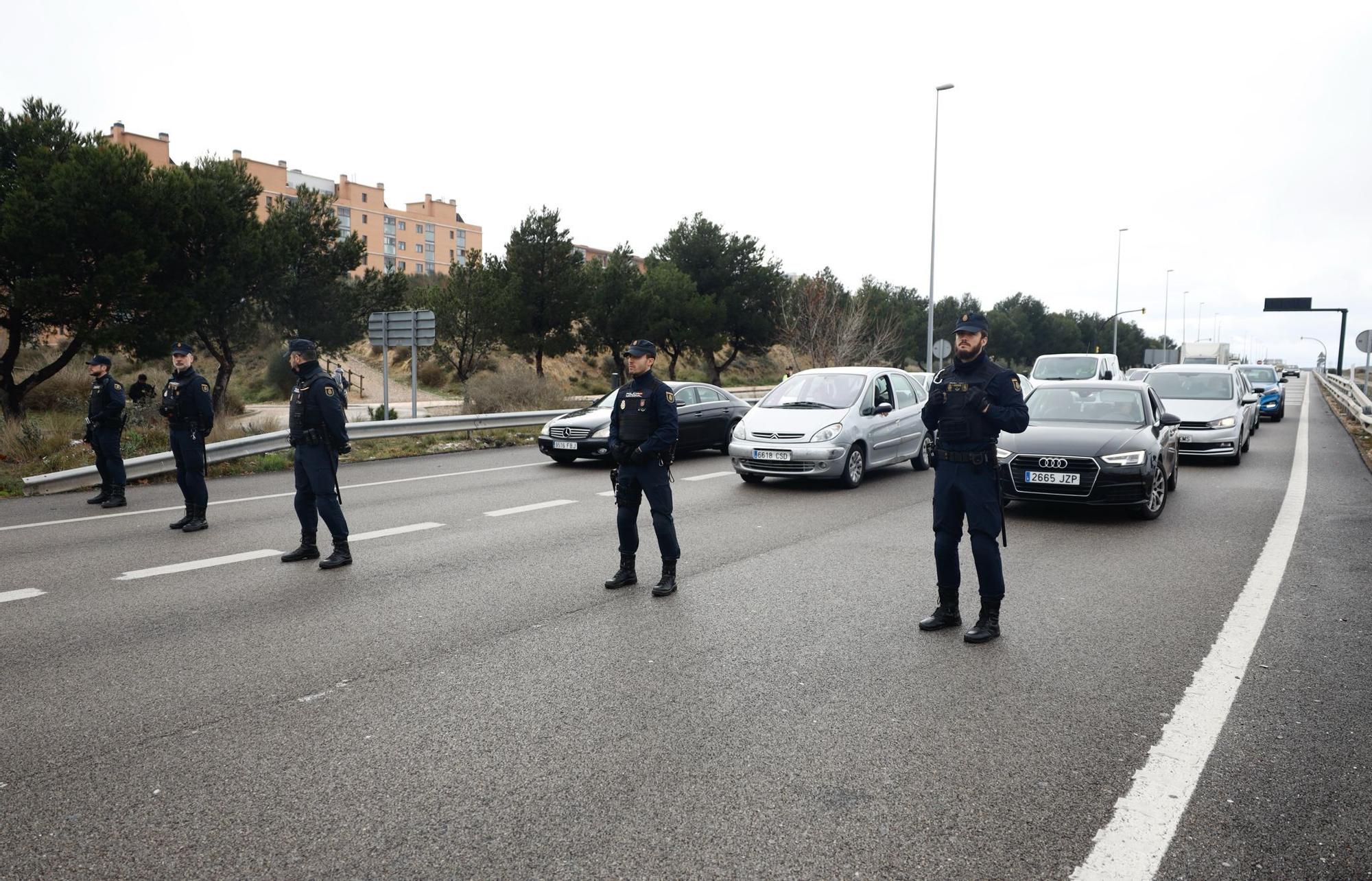 En imágenes | El cuarto día de tractoradas vuelve a colapsar las carreteras de Aragón