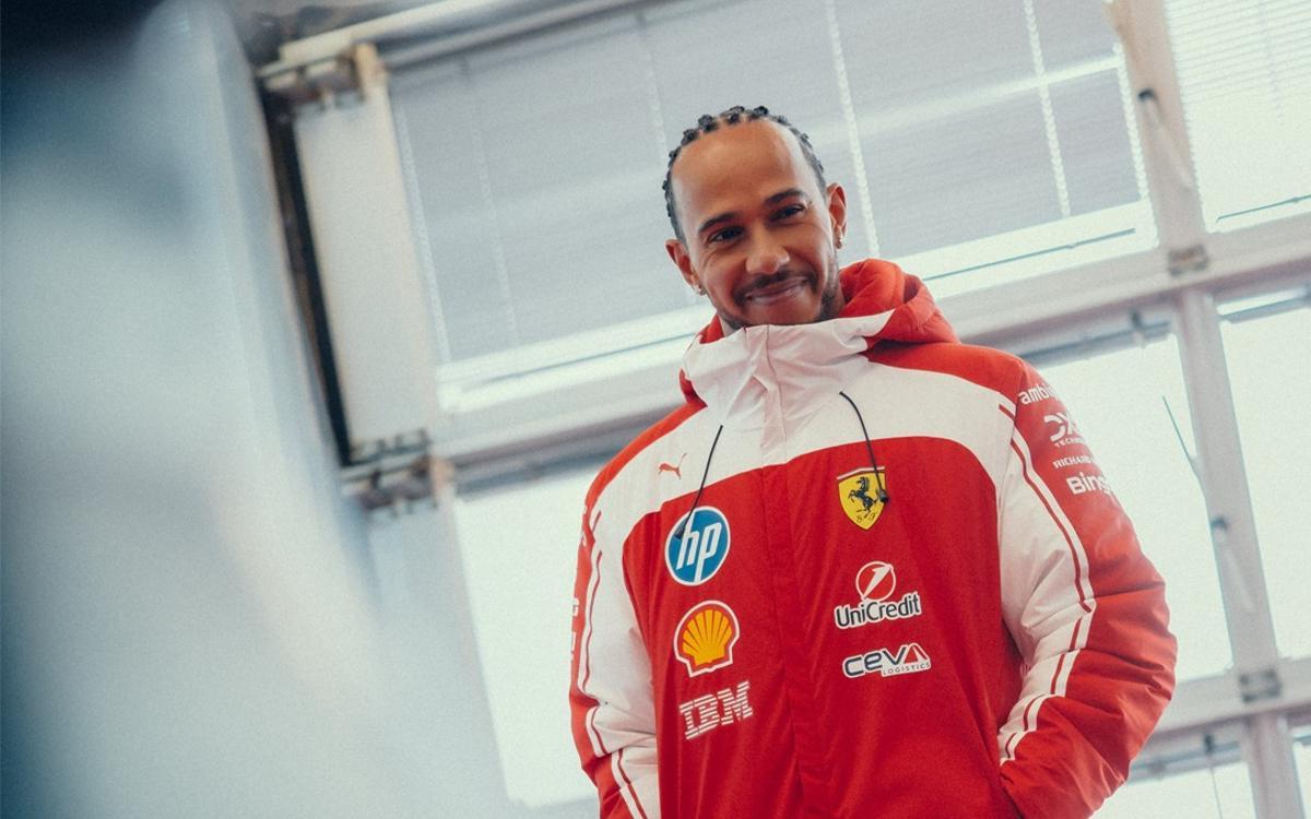Lewis Hamilton vuelve a sonreír tras los primeros test en Barcelona