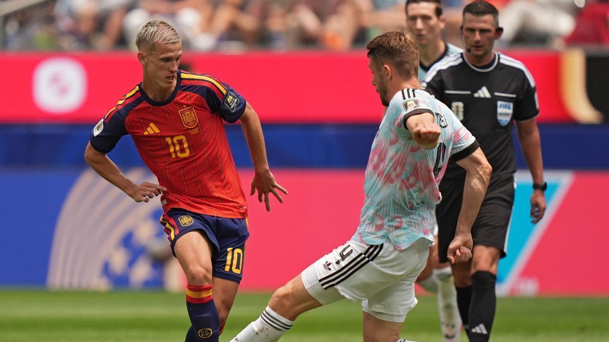 Dani Olmo y Mechele en el España - Bélgica.