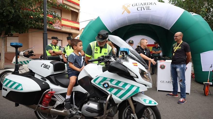 La Guardia Civil organiza en el puerto de Alicante una jornada de puertas abiertas por su patrona