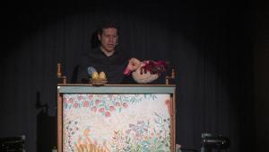 "Al teatre no et fan mal els ulls"