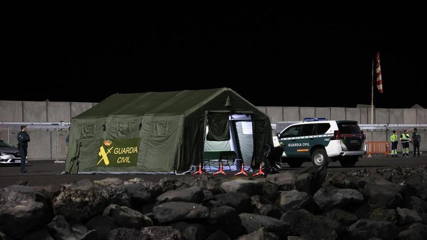 La Guardia Civil espera en el puerto la llegada de los pasajeros del Hondius
