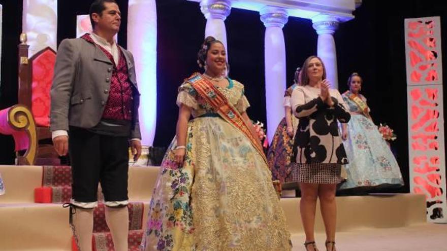 Acto de exaltación de María Viñoles como fallera mayor de Sueca.