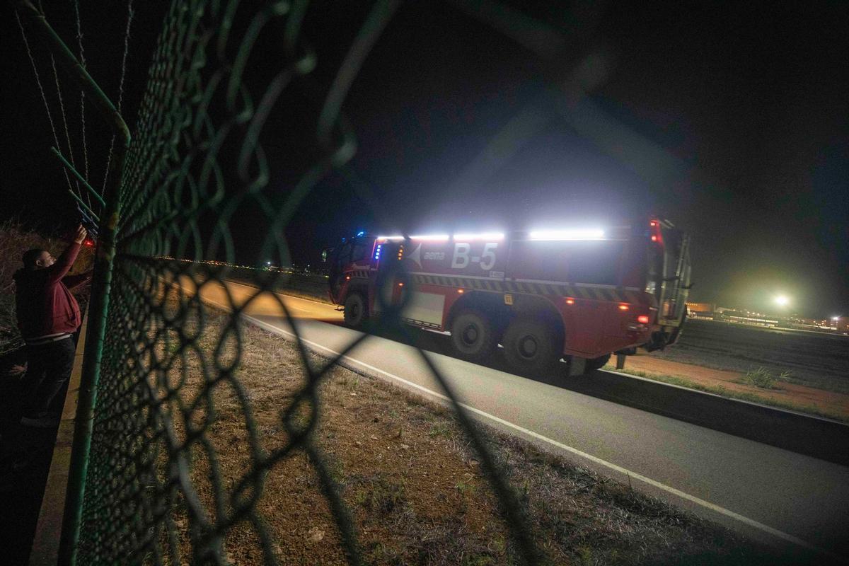Cierra el aeropuerto de Palma por la presencia de pasajeros en las pistas.