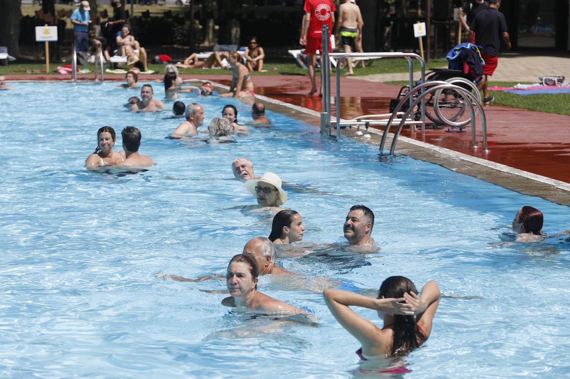 La piscina de la Devesa es mulla per l'esclerosi