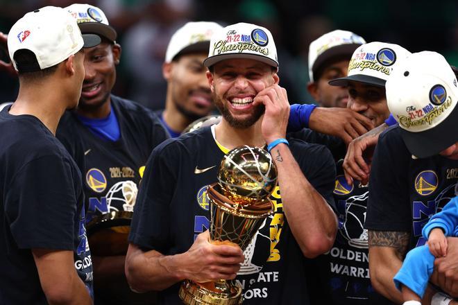 ¡Así celebraron los Warrios el título de la NBA!