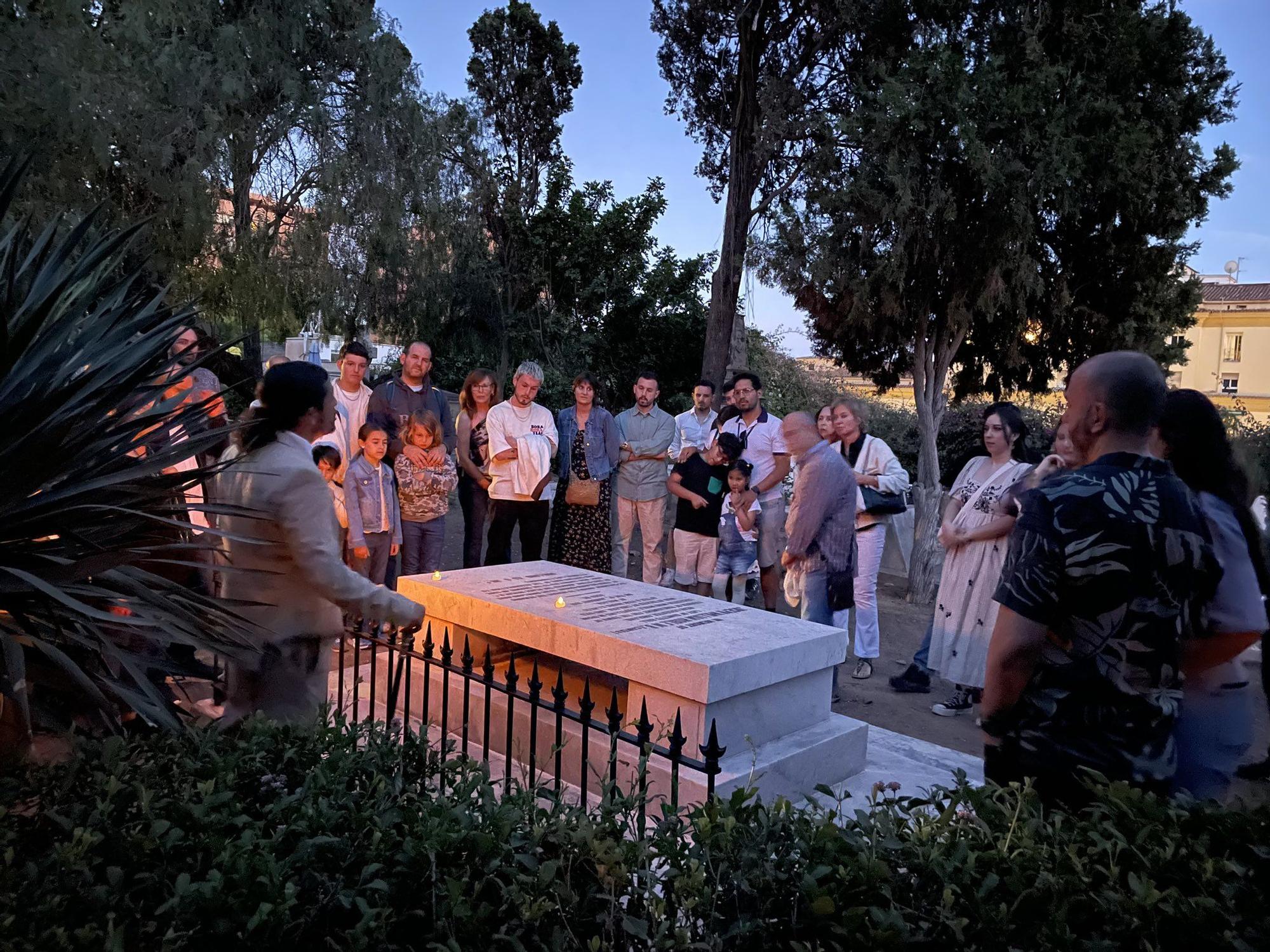 Visita teatralizada en el Cementerio Inglés, durante la Noche en Blanco 2024.