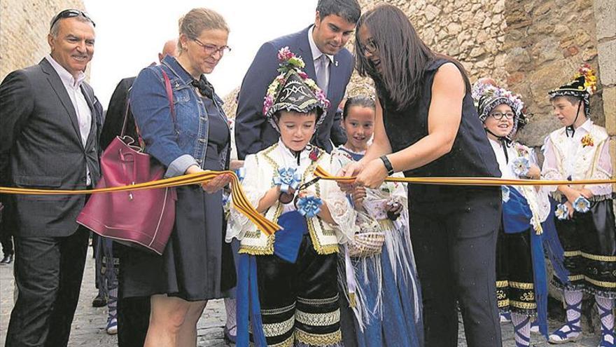 Cebrián garantiza el agua para las masías de Morella en la Fira