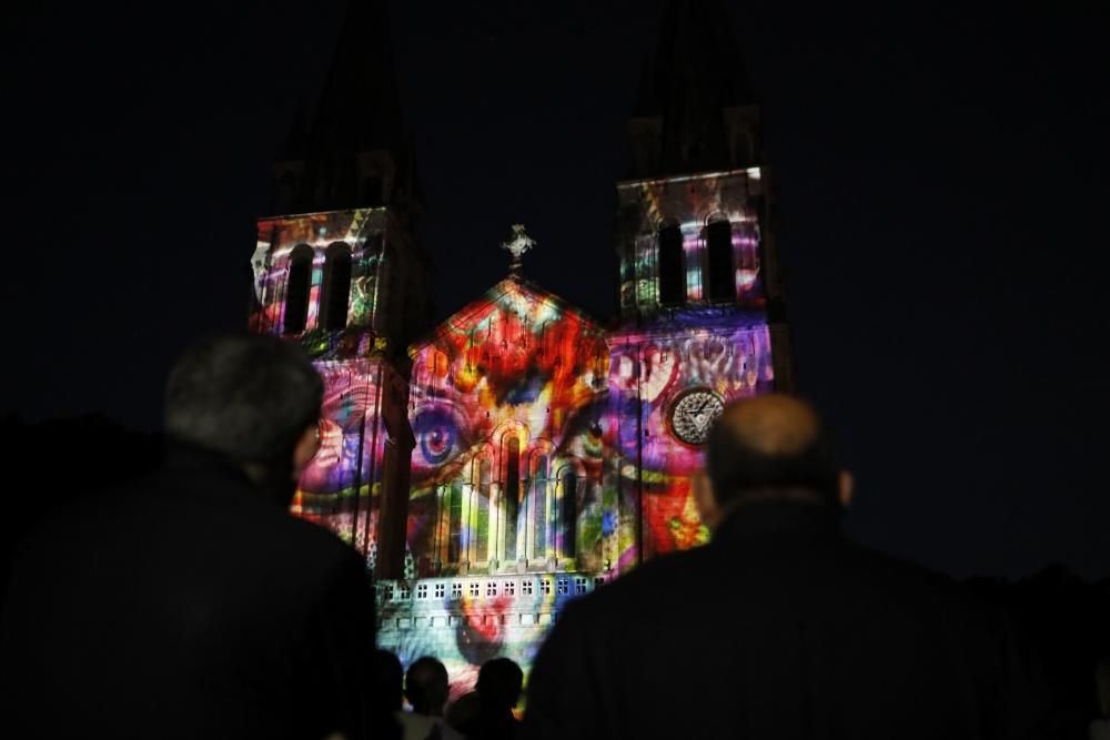 Proyección de "videomapping" en Covadonga.