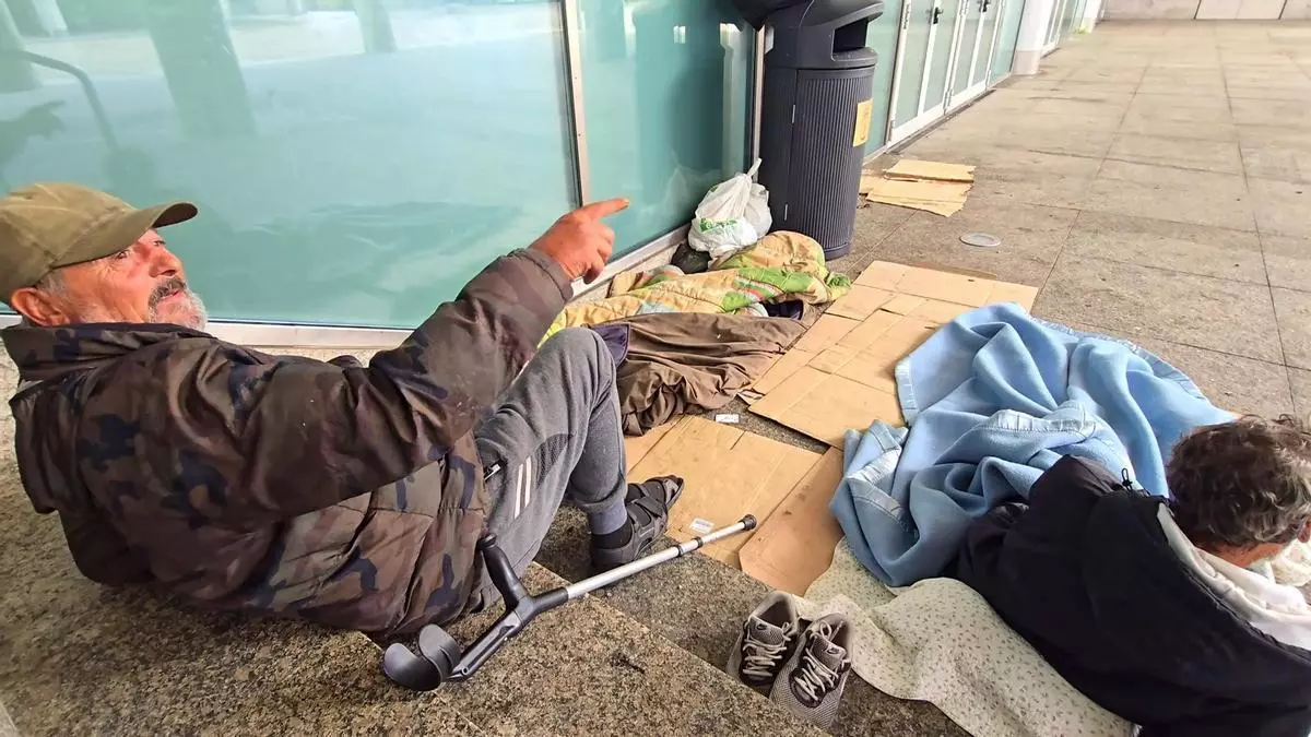 Los sintecho toman los accesos al Mar de Vigo: «No tenemos ningún sitio al que poder ir»