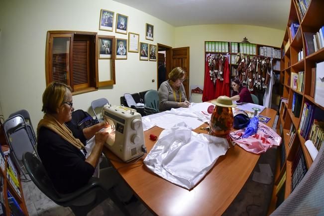 Preparativos para la representacion del dia de ...