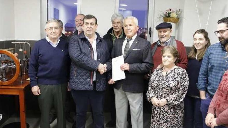 Los rotarios entregan 3.600 euros a la asociación ELA