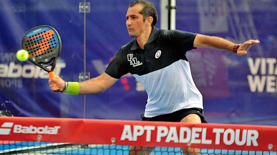 David Gutiérrez durante un partido del APT Padel Tour. |