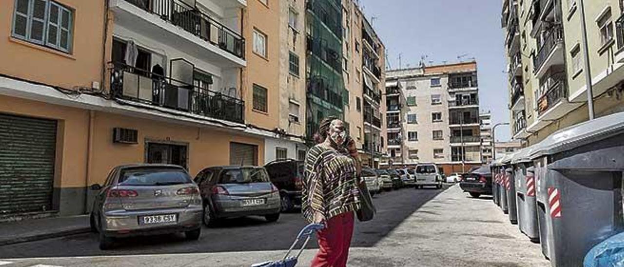 Son Gotleu es el barrio más pobre de Palma y según el INE está entre el 1% de los barrios más pobres de España .