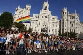 El Orgullo más político llena de color el centro de Madrid