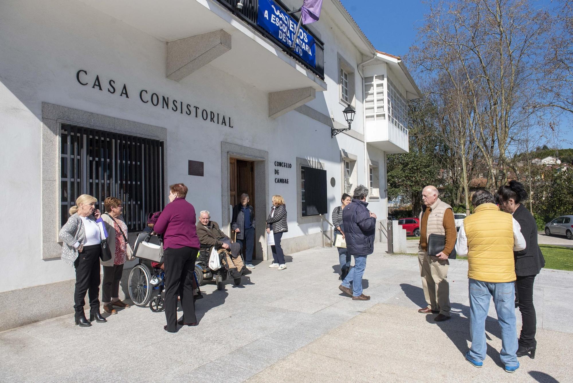 Quejas de usuarios de la ayuda a domicilio en el Concello de Cambre