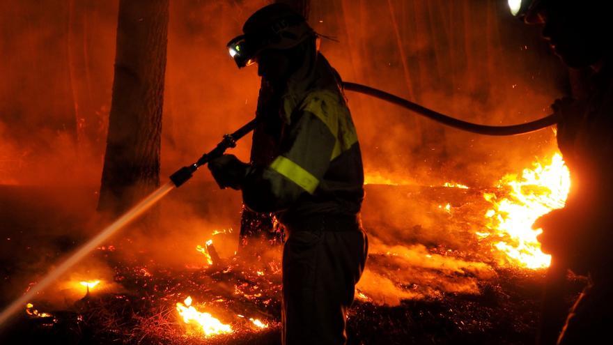 Extinguido el gran incendio de Ribas de Sil iniciado hace una semana