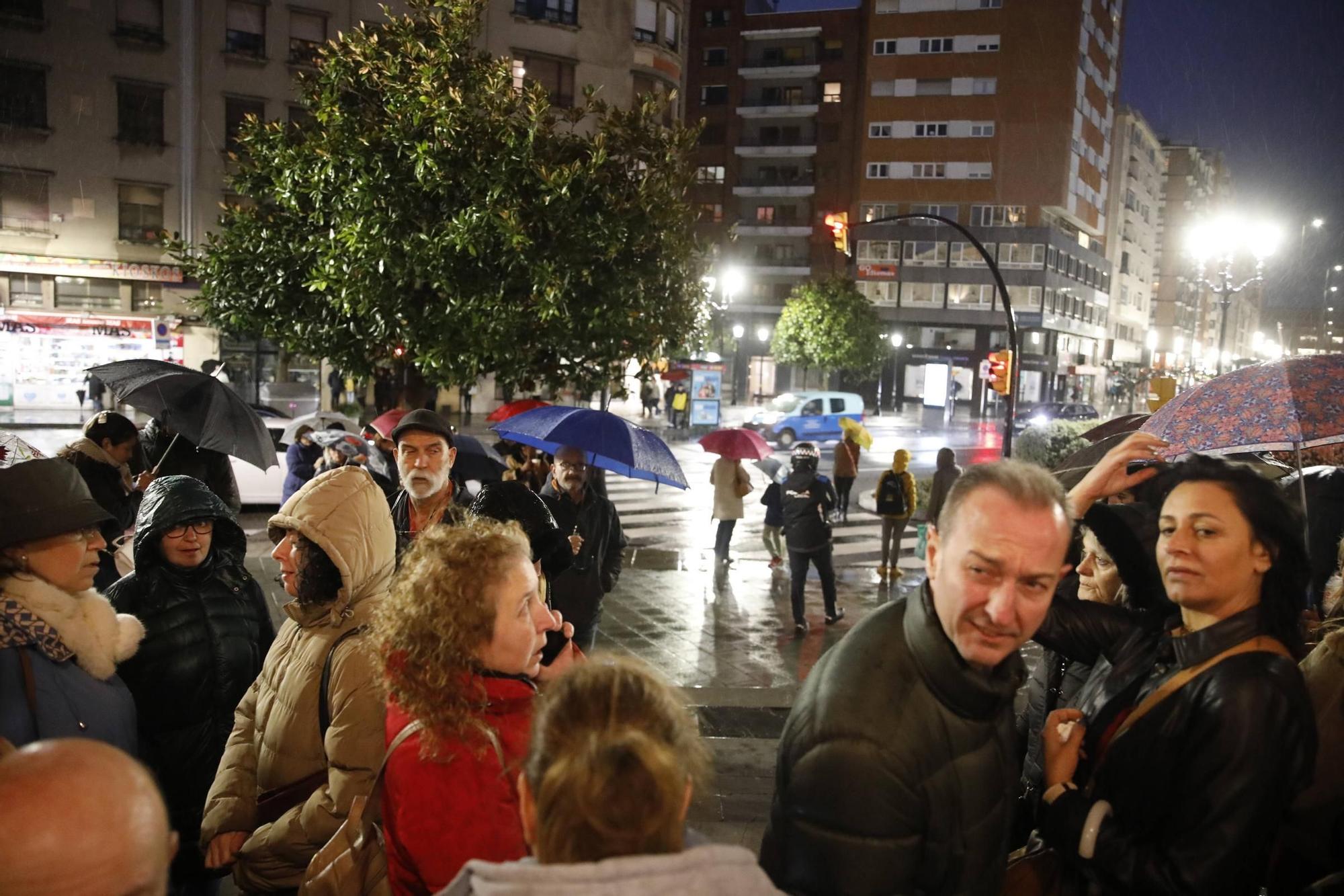 El mal tiempo obliga a suspender la procesión del Encuentro en Gijón