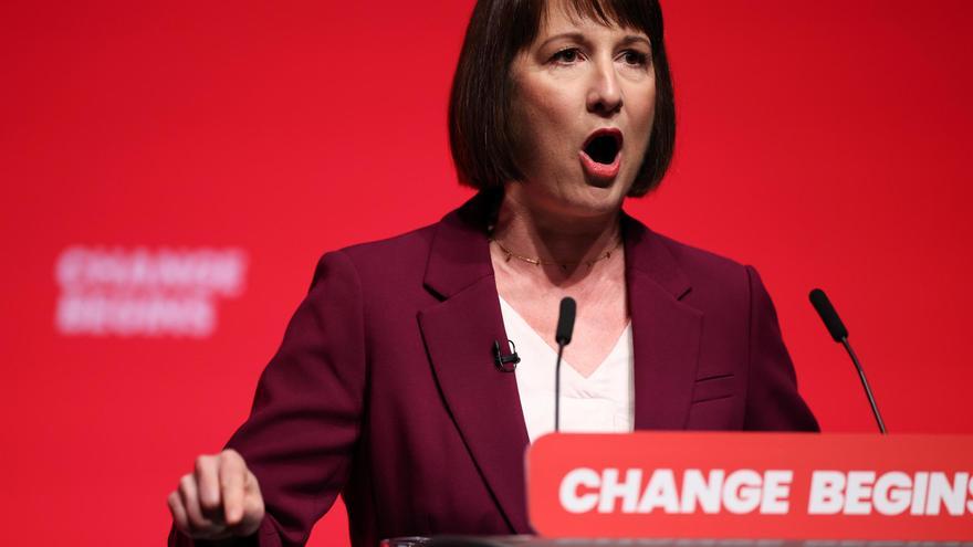La ministra de Economía británica descarta un regreso a la austeridad pero avisa de &quot;decisiones difíciles&quot;