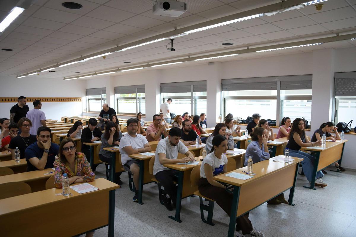 Fotogalería | Las oposiciones a la Administración del Estado en Badajoz, en imágenes