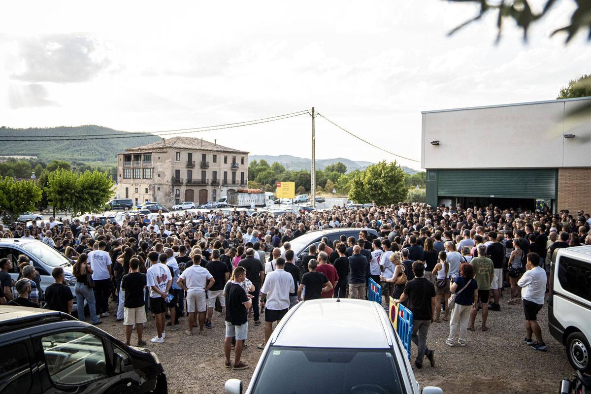 L'últim adeu de Sant Martí de Torroella a Pau Simon, el miner mort a Súria