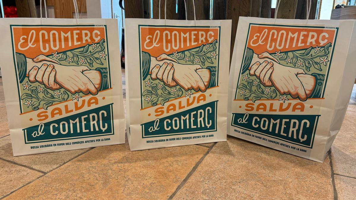 Las bolsas de papel ecológico de la campaña solidaria