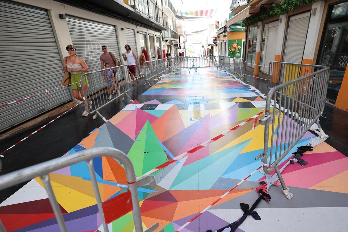 Todas las imágenes de la calle Santa Inés, en Sant Antoni, donde se ha restaurado la obra de Okuda.
