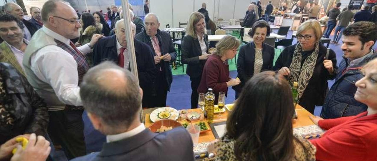 Participantes, ayer, en la inauguración de la Feria de la Alimentación.