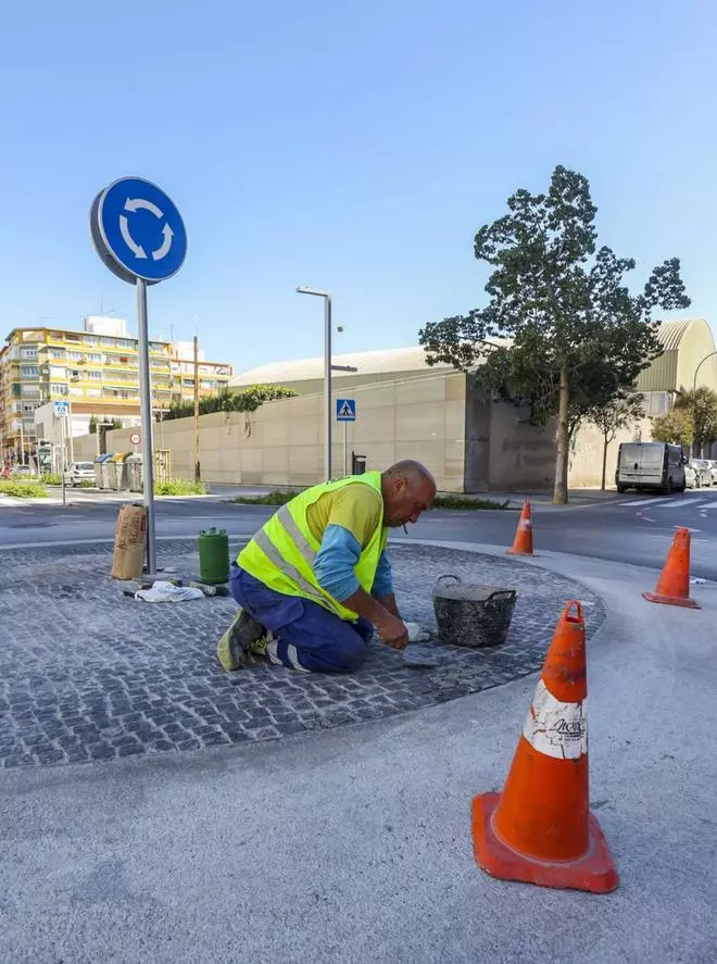 Primeros arreglos en la rotonda de Padre Esplá en una obra recién ejecutada