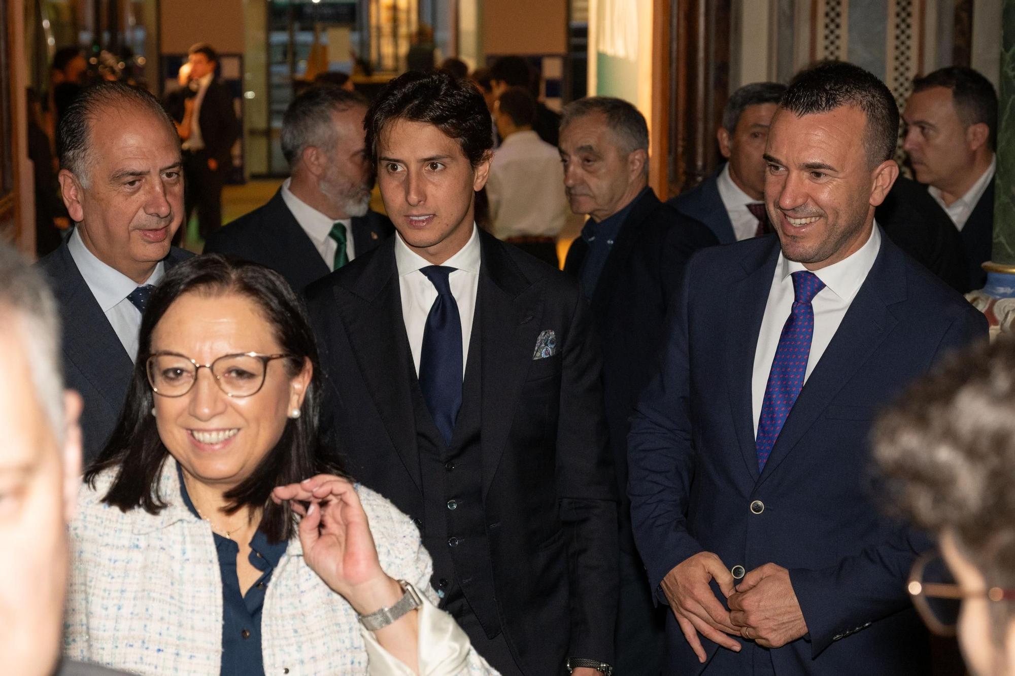 La gala de los premios taurinos de la Diputación de Valencia con Roca Rey, en imágenes