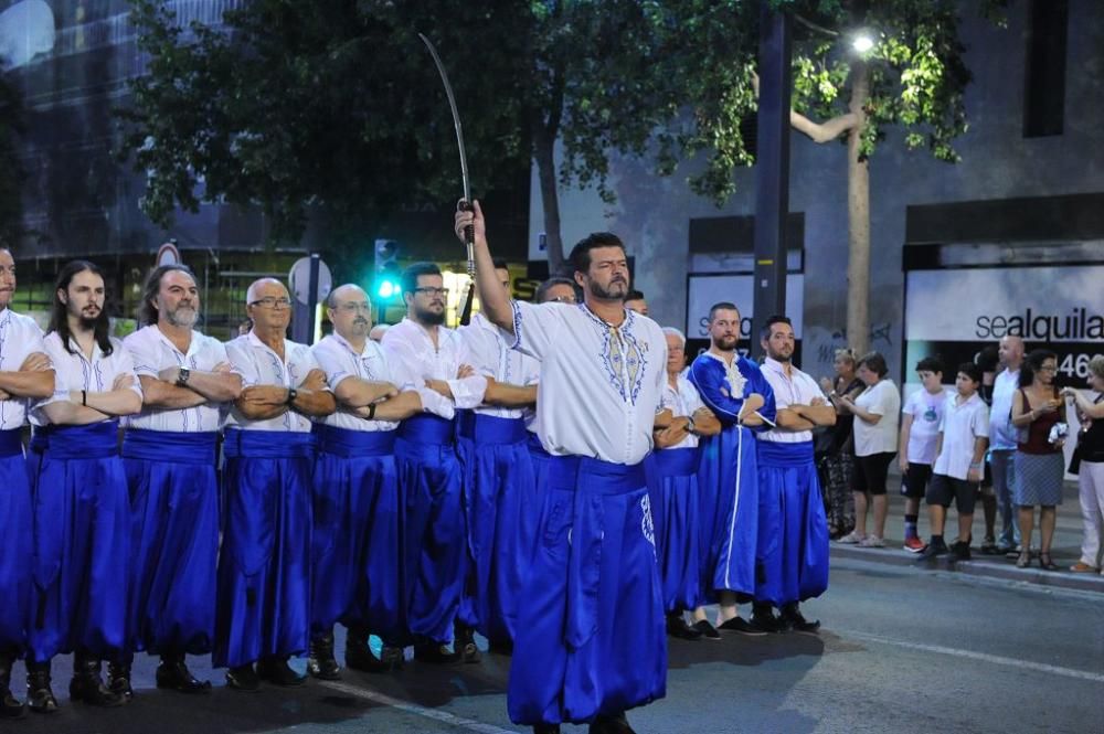 Desfile de Moros y Cristianos por las calles de Mu