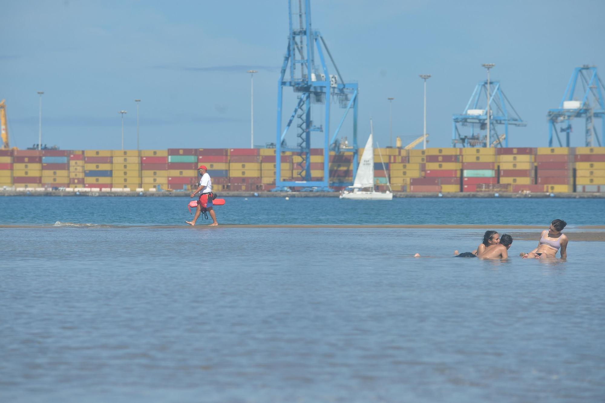 Charca en la Playa de las Alcaravaneras