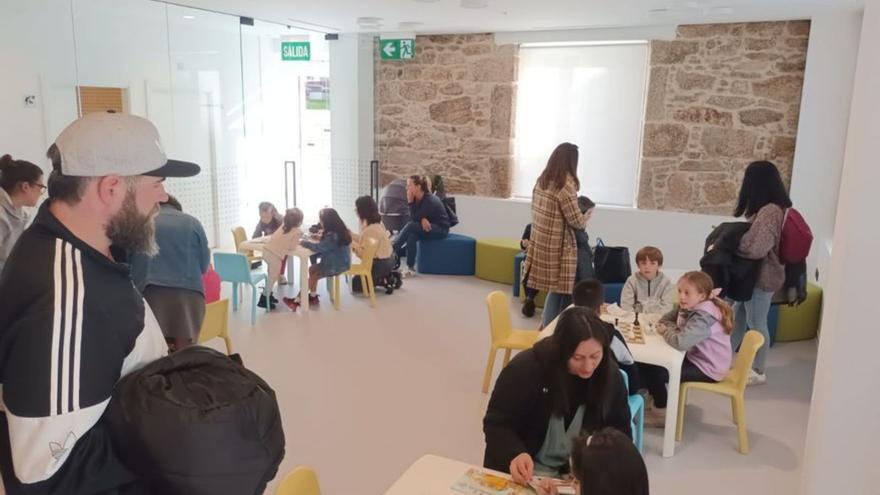 Espacio para niños en el Balneario de Arteixo.  |  // LA OPINIÓN