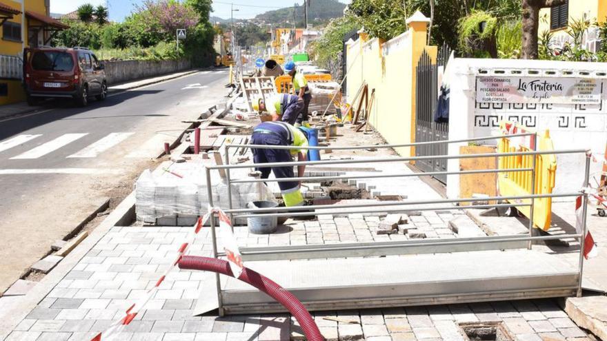 The work on El Calvario street begins to show the new image of the helmet