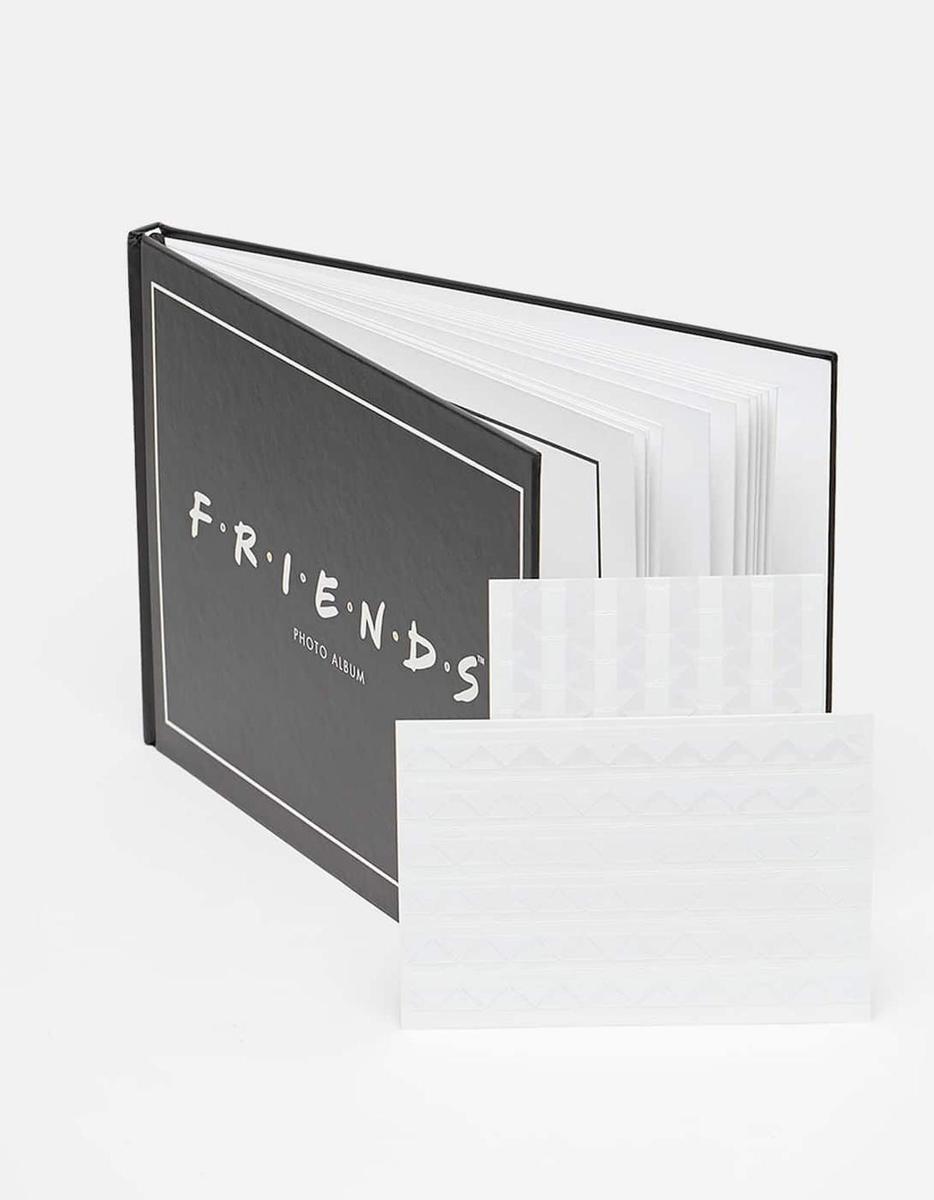 Álbum de fotos de la colección de 'Friends' de Stradivarius