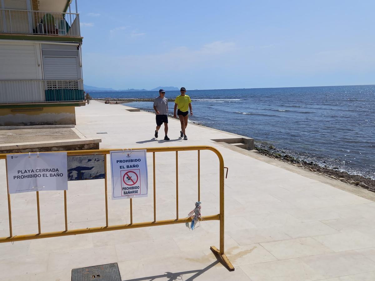 La playa de la Punta del Riu Sec también se mantiene cerrada