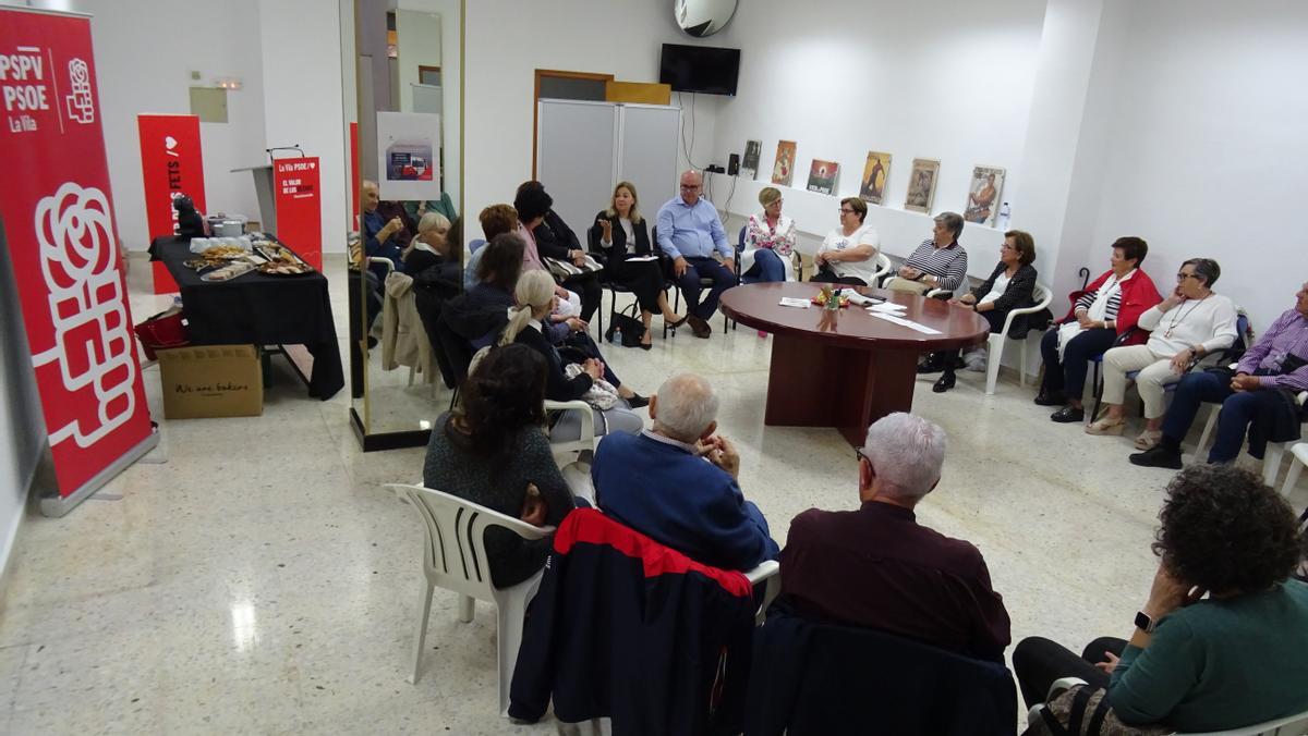 La reunión mantenida por el PSOE con asociaciones de La Vila.