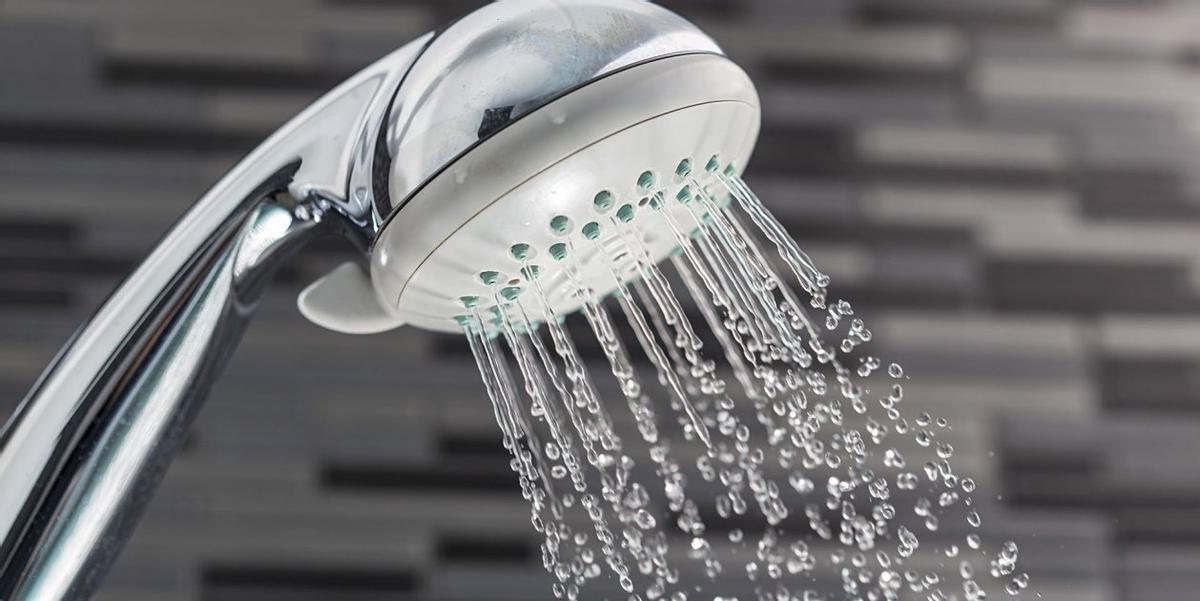 El agua usada de la ducha se reutilizará para el váter