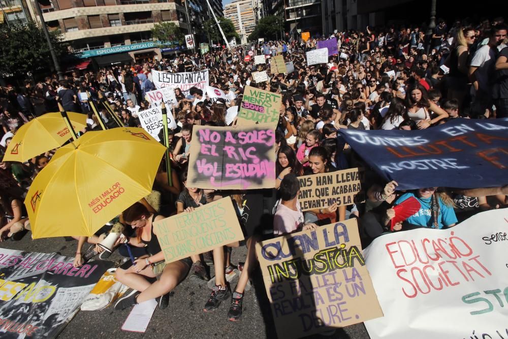 Protesta de estudiantes en Valencia contra la reválida