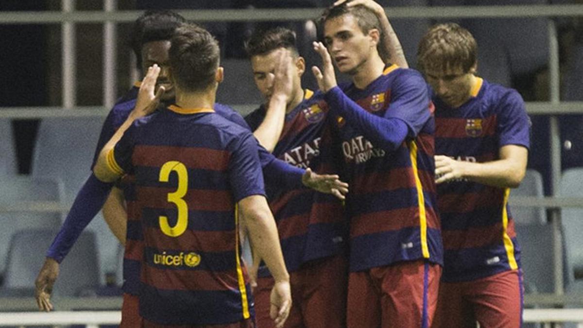 Los jugadores del Barça B celebran el gol de Carbonell