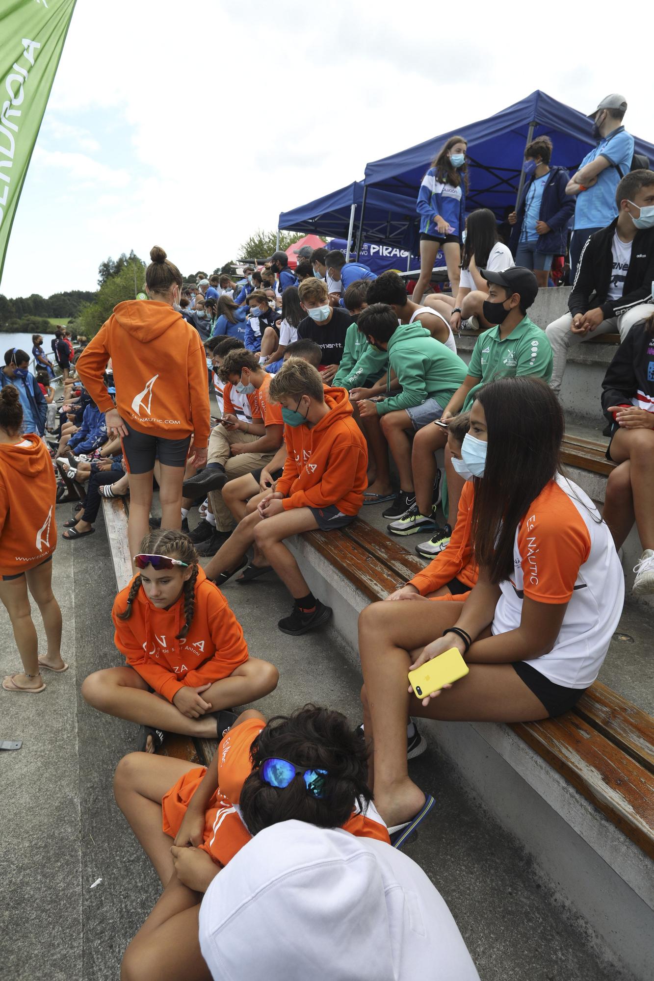 Campeonato de piragüismo en el embalse de trasona