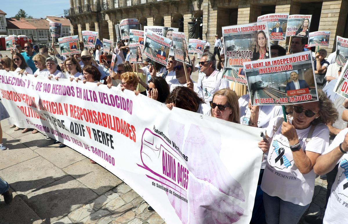 Protesta de la Plataforma de Víctimas del Alvia 04155 en Santiago, en una imagen de archivo
