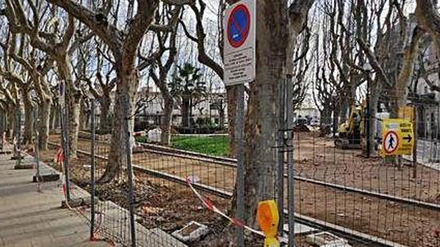 La plaça de l&#039;Estació de Figueres, en obres.