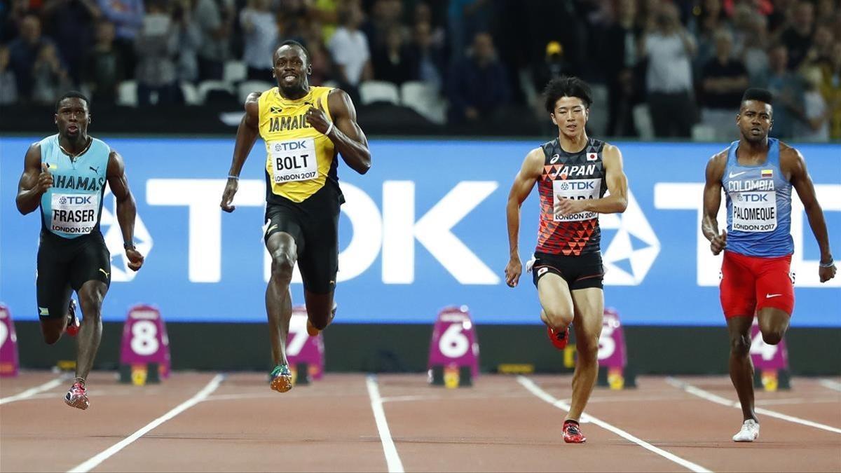 Usain Bolt sonríe al ganar la carrera de 100 metros, donde este sábado buscará otra medalla de oro.