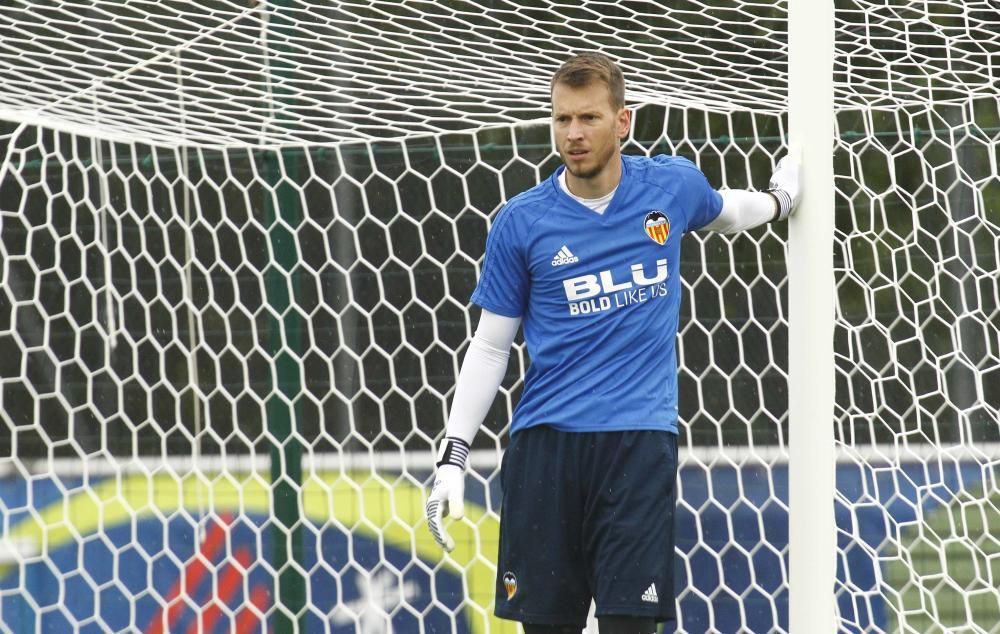 Intenso entrenamiento del Valencia en Évian-les-Bains