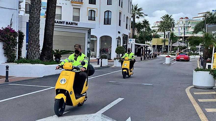 Dos agentes de la seguridad privada, en Puerto Banús