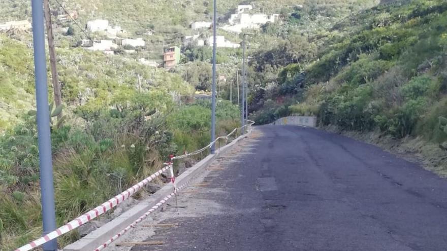 Carretera de El Rosarito por Valle Tabares.