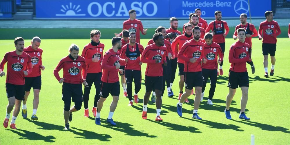 Carlos Fernández comienza a realizar algunas tareas con el grupo aunque su presencia en la convocatoria para el partido contra el Almería parece poco probable.