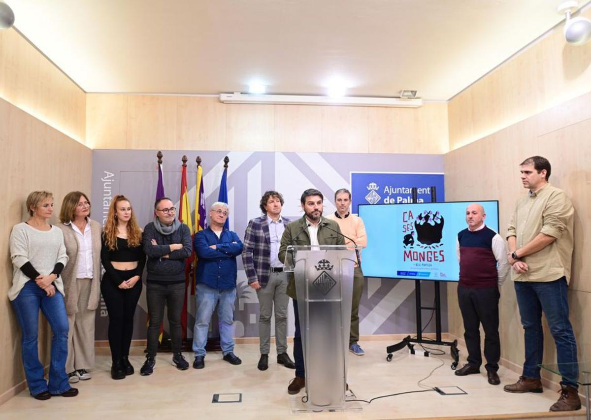 Bonet ayer con el director y los actores de la obra.|