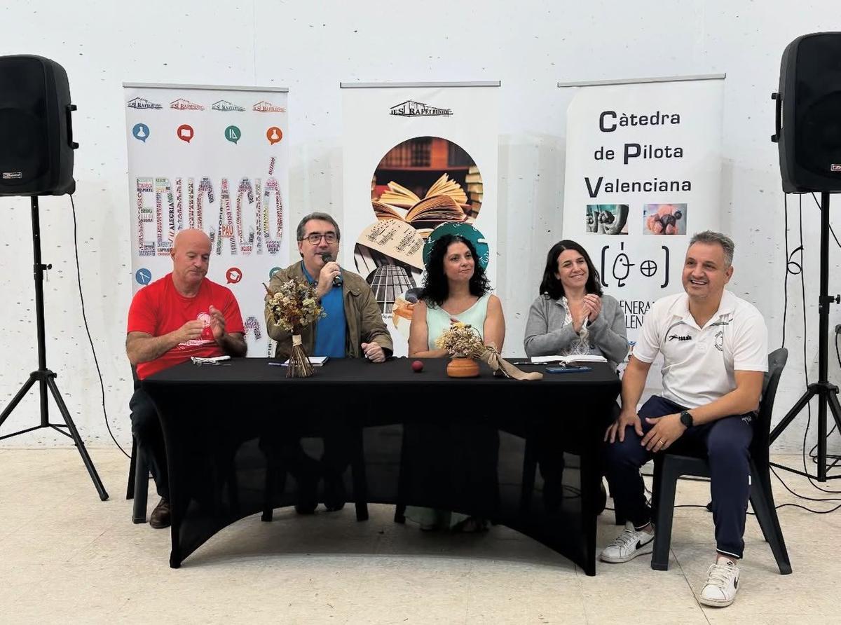 El centre ha celebrat la 5a edició de la xarrada divulgativa ‘Generacions connectades’.